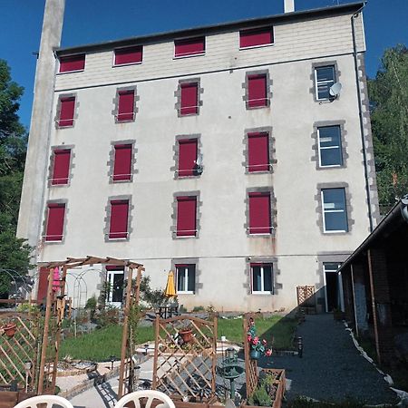 Appartement chaleureux de 82M2 proche de Vulcania Pontaumur Extérieur photo