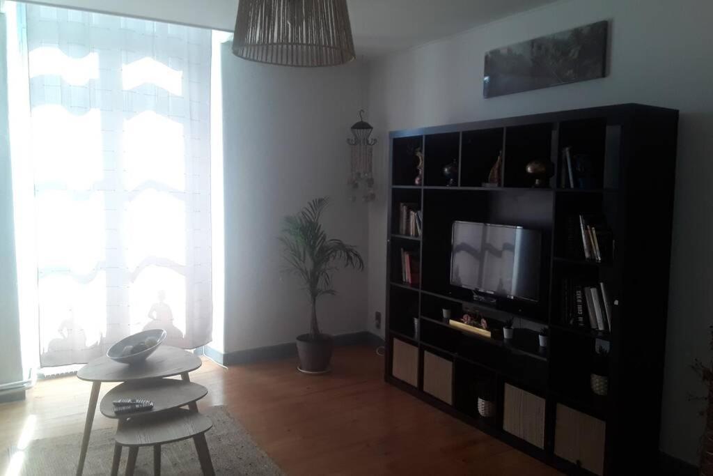 Appartement chaleureux de 82M2 proche de Vulcania Pontaumur Extérieur photo