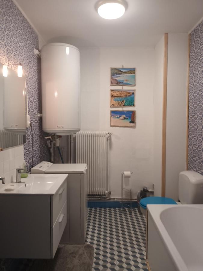 Appartement chaleureux de 82M2 proche de Vulcania Pontaumur Extérieur photo