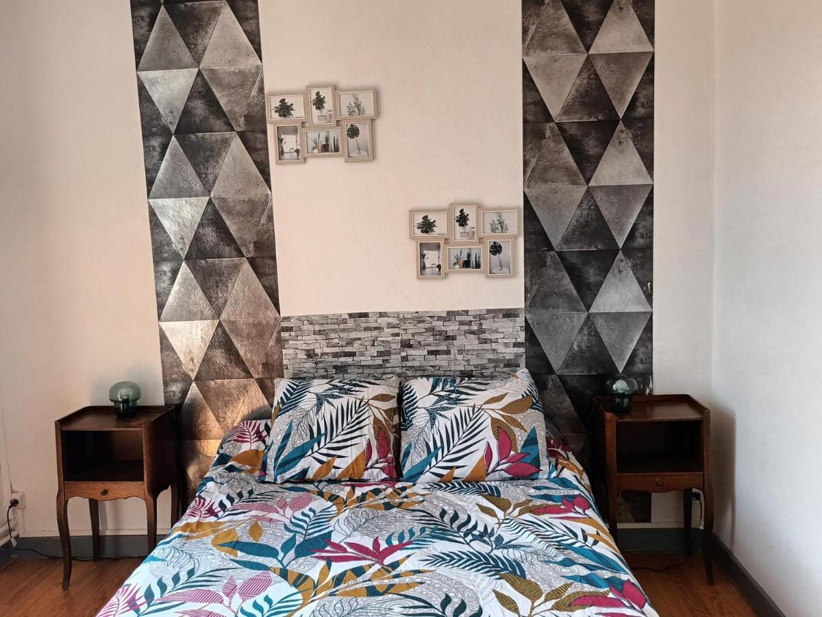 Appartement chaleureux de 82M2 proche de Vulcania Pontaumur Extérieur photo