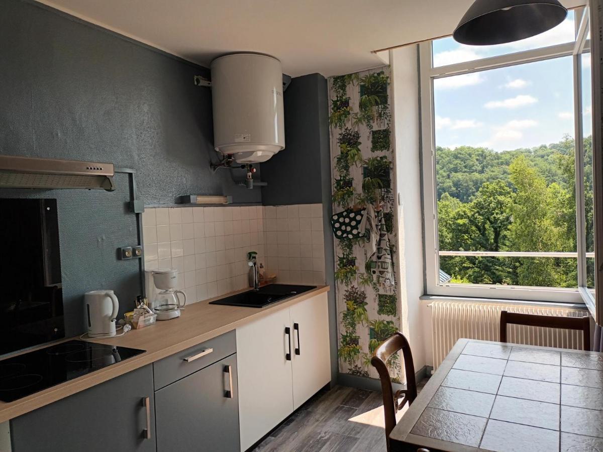 Appartement chaleureux de 82M2 proche de Vulcania Pontaumur Extérieur photo